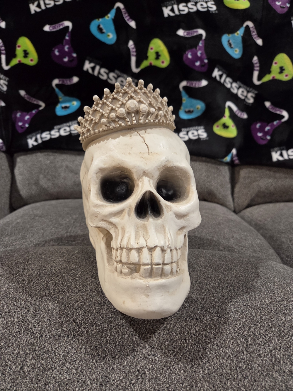 Decorative Cream Skull with Crown - Home Accents